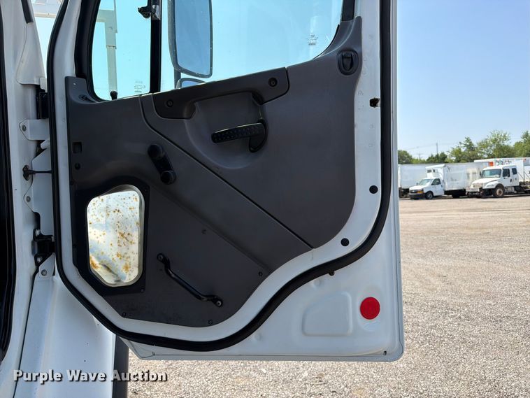 image for item EG9333 2007 Freightliner Business Class M2 Crew Cab crane truck