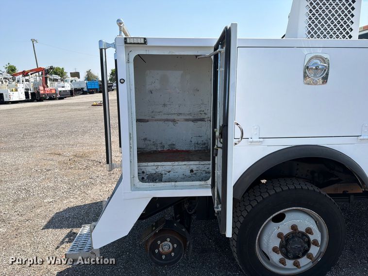 image for item EG9334 2014 Ford F250 Super Duty Ext. Cab utility bed pickup truck