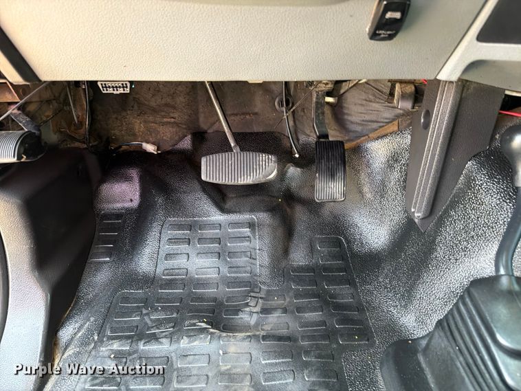image for item EG9334 2014 Ford F250 Super Duty Ext. Cab utility bed pickup truck
