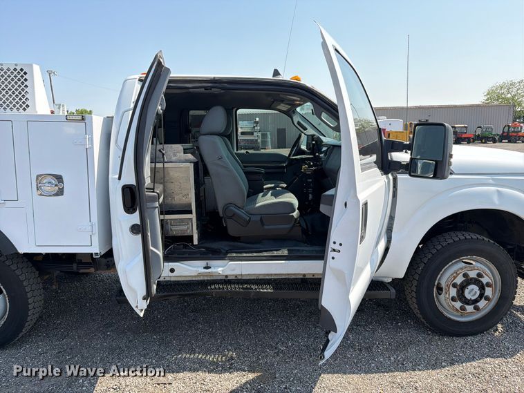image for item EG9334 2014 Ford F250 Super Duty Ext. Cab utility bed pickup truck