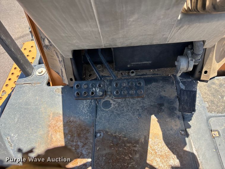 image for item EL2529 2014 Case 570NXT landscape tractor
