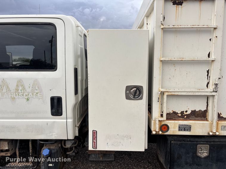 image for item EL2540 2011 Isuzu NRR Crew Cab dump truck