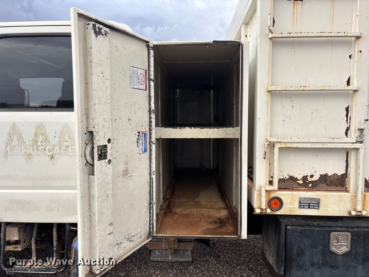 image for item EL2540 2011 Isuzu NRR Crew Cab dump truck