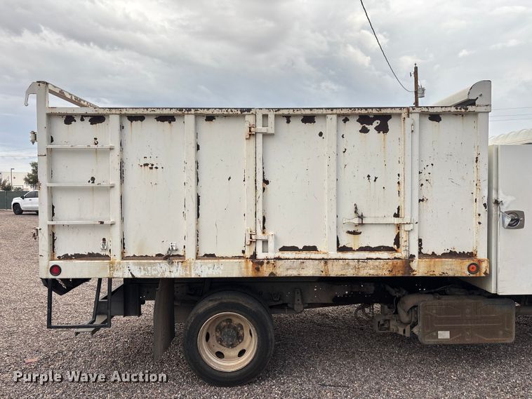 image for item EL2540 2011 Isuzu NRR Crew Cab dump truck