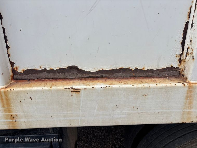 image for item EL2540 2011 Isuzu NRR Crew Cab dump truck