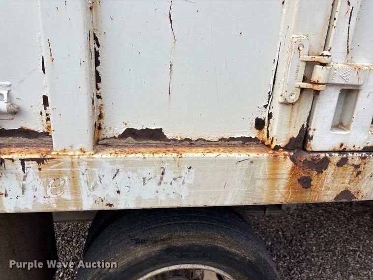 image for item EL2540 2011 Isuzu NRR Crew Cab dump truck