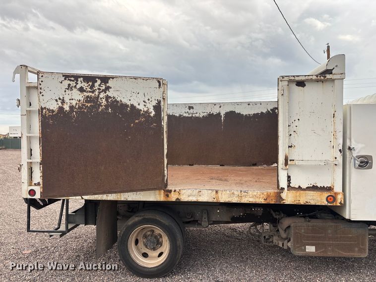 image for item EL2540 2011 Isuzu NRR Crew Cab dump truck