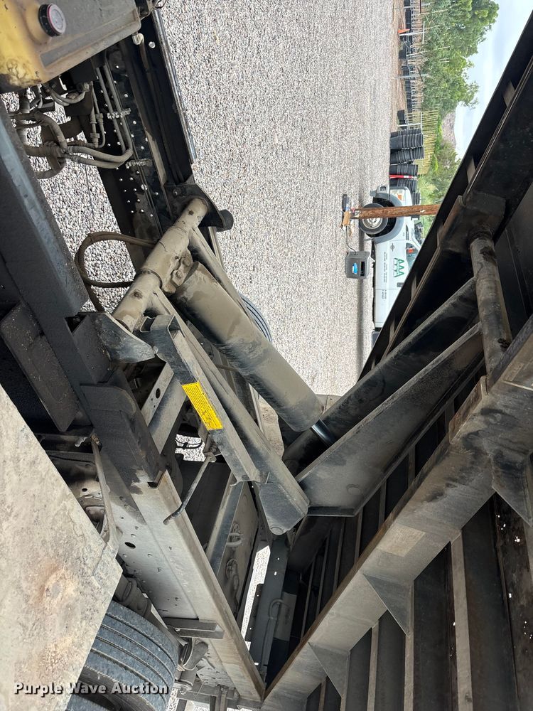 image for item EL2540 2011 Isuzu NRR Crew Cab dump truck