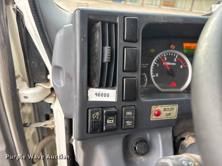 image for item EL2540 2011 Isuzu NRR Crew Cab dump truck