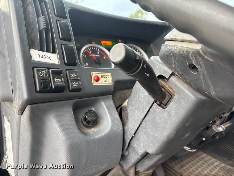 image for item EL2540 2011 Isuzu NRR Crew Cab dump truck