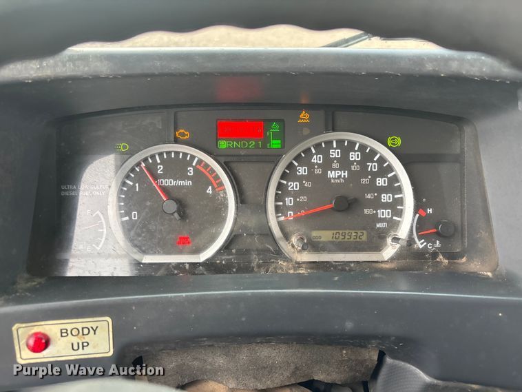 image for item EL2540 2011 Isuzu NRR Crew Cab dump truck