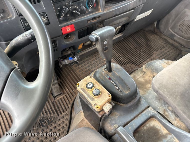 image for item EL2540 2011 Isuzu NRR Crew Cab dump truck