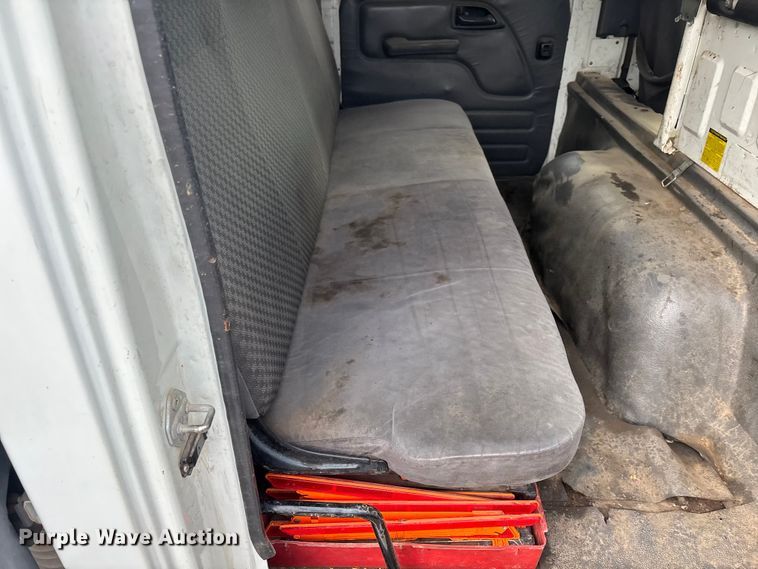 image for item EL2540 2011 Isuzu NRR Crew Cab dump truck