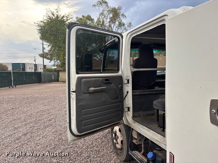 image for item EL2540 2011 Isuzu NRR Crew Cab dump truck