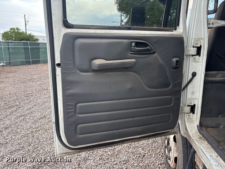 image for item EL2540 2011 Isuzu NRR Crew Cab dump truck