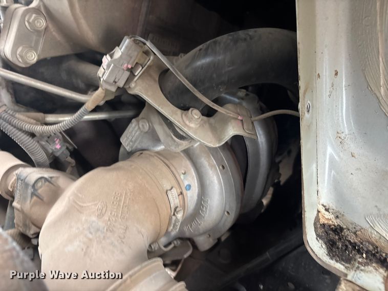 image for item EL2540 2011 Isuzu NRR Crew Cab dump truck
