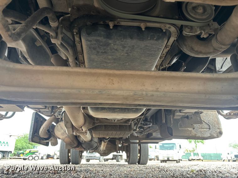 image for item EL2540 2011 Isuzu NRR Crew Cab dump truck