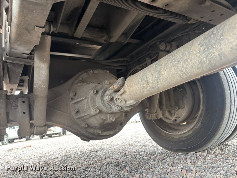 image for item EL2540 2011 Isuzu NRR Crew Cab dump truck