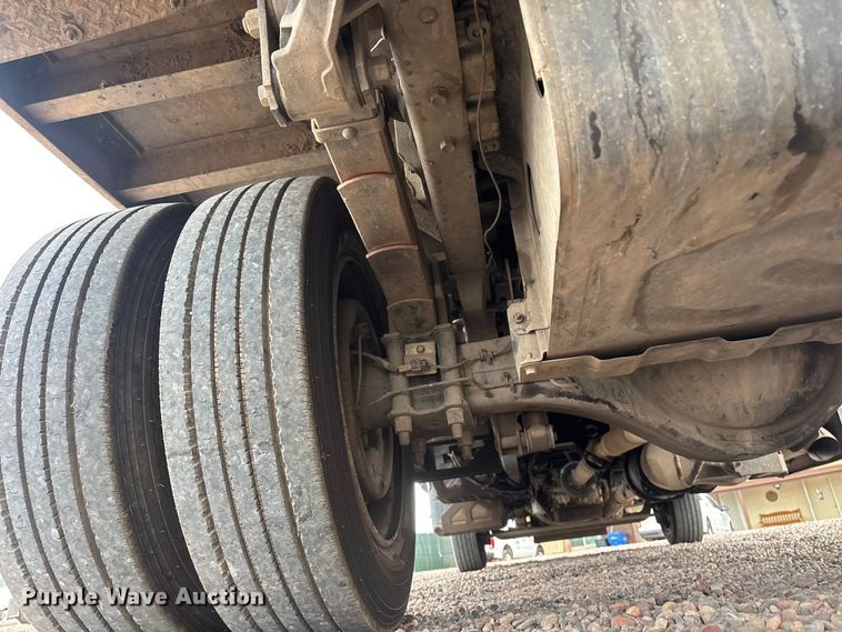 image for item EL2540 2011 Isuzu NRR Crew Cab dump truck