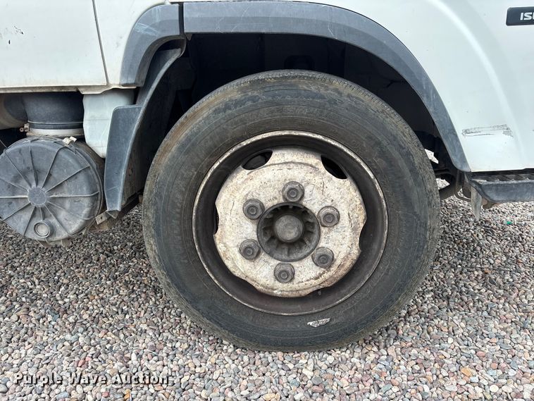 image for item EL2540 2011 Isuzu NRR Crew Cab dump truck