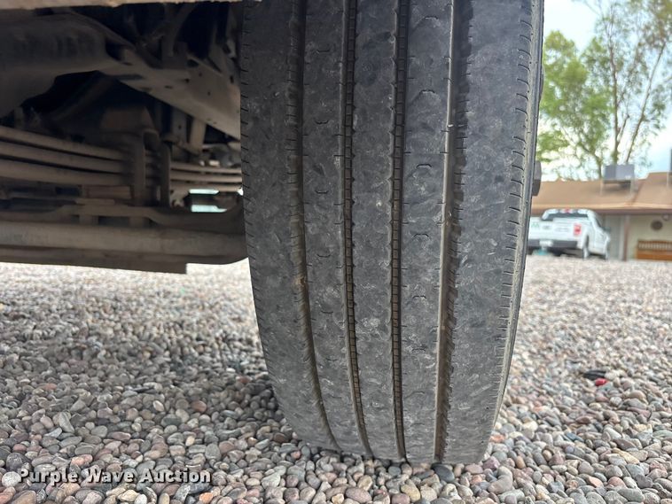 image for item EL2540 2011 Isuzu NRR Crew Cab dump truck