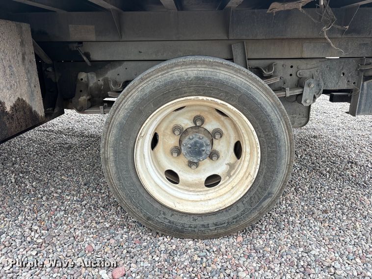 image for item EL2540 2011 Isuzu NRR Crew Cab dump truck