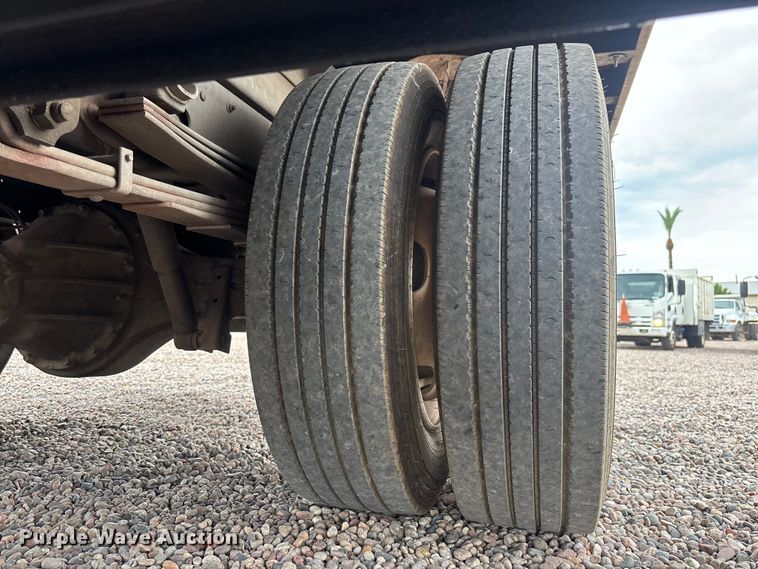 image for item EL2540 2011 Isuzu NRR Crew Cab dump truck