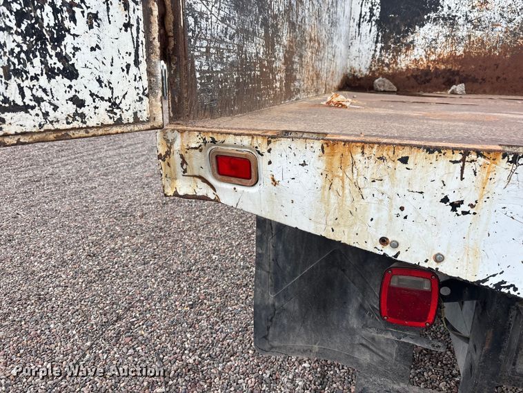 image for item EL2541 2004 Ford F450 Super Duty Crew Cab dump truck