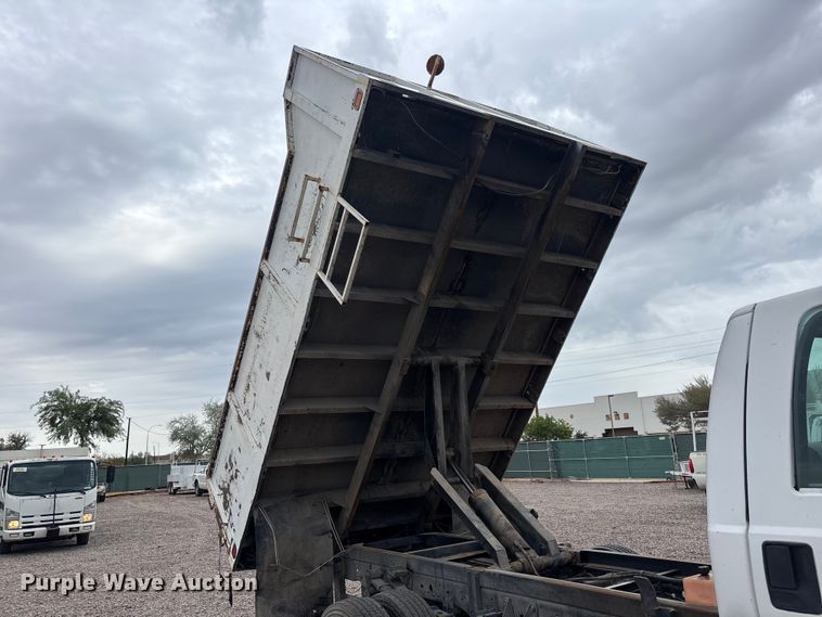 image for item EL2541 2004 Ford F450 Super Duty Crew Cab dump truck