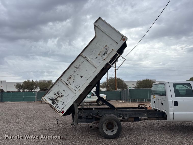 image for item EL2541 2004 Ford F450 Super Duty Crew Cab dump truck
