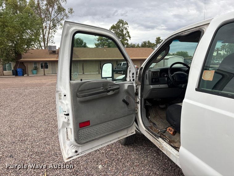 image for item EL2541 2004 Ford F450 Super Duty Crew Cab dump truck