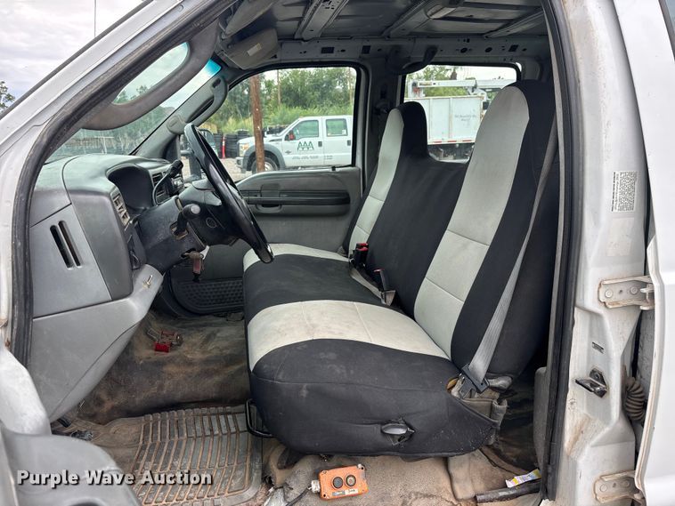 image for item EL2541 2004 Ford F450 Super Duty Crew Cab dump truck