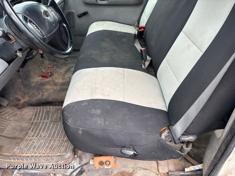 image for item EL2541 2004 Ford F450 Super Duty Crew Cab dump truck
