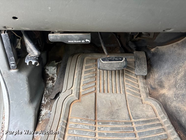 image for item EL2541 2004 Ford F450 Super Duty Crew Cab dump truck