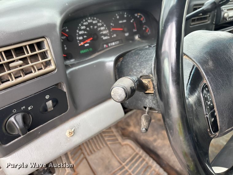 image for item EL2541 2004 Ford F450 Super Duty Crew Cab dump truck