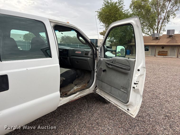 image for item EL2541 2004 Ford F450 Super Duty Crew Cab dump truck