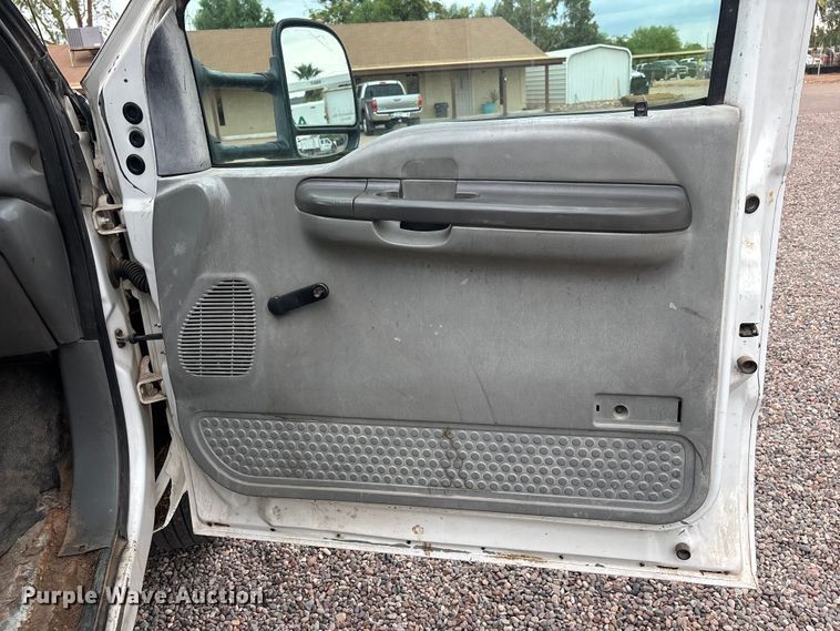 image for item EL2541 2004 Ford F450 Super Duty Crew Cab dump truck