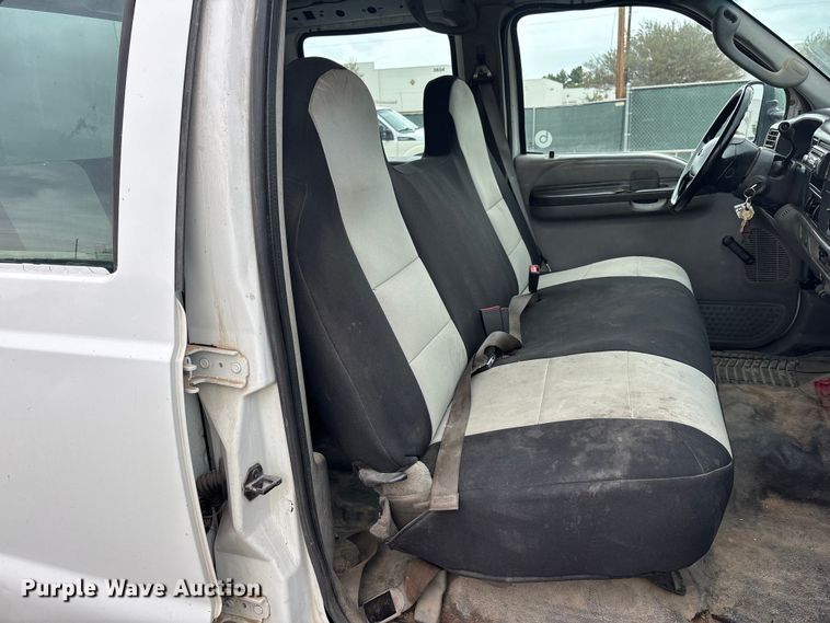image for item EL2541 2004 Ford F450 Super Duty Crew Cab dump truck