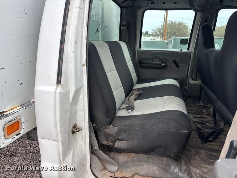 image for item EL2541 2004 Ford F450 Super Duty Crew Cab dump truck