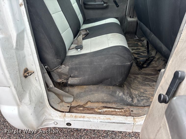 image for item EL2541 2004 Ford F450 Super Duty Crew Cab dump truck