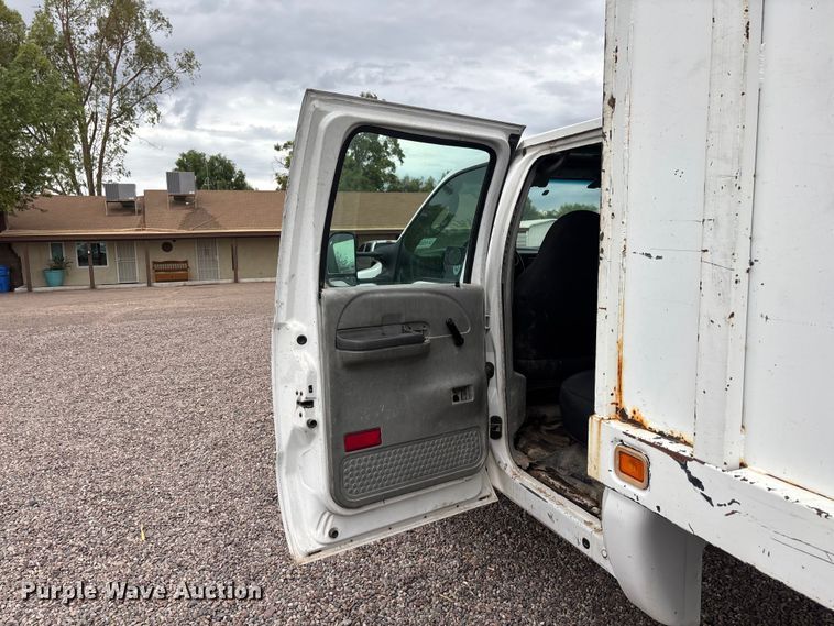 image for item EL2541 2004 Ford F450 Super Duty Crew Cab dump truck