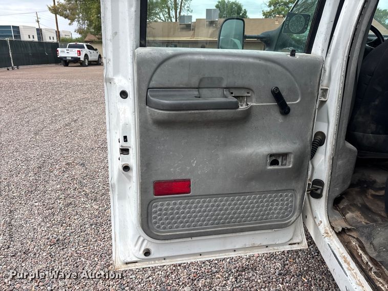 image for item EL2541 2004 Ford F450 Super Duty Crew Cab dump truck
