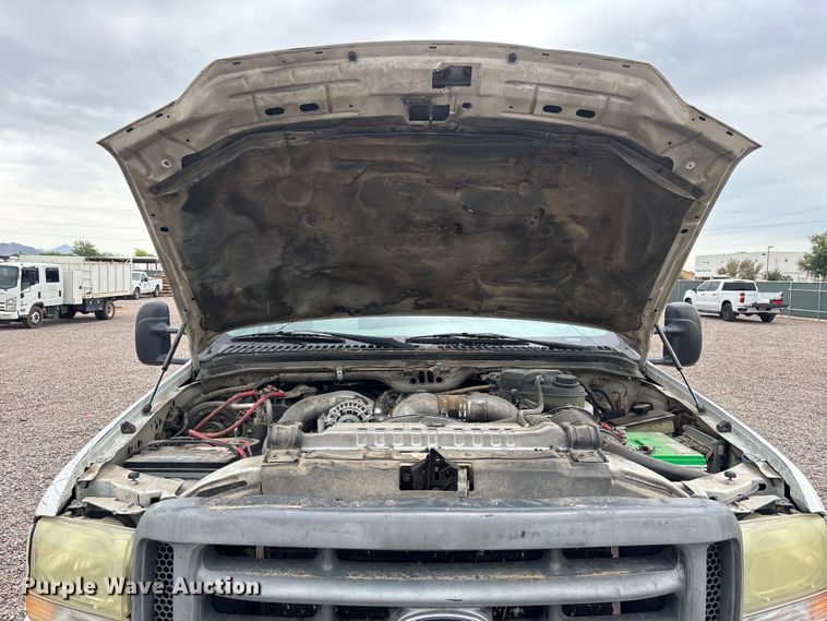 image for item EL2541 2004 Ford F450 Super Duty Crew Cab dump truck