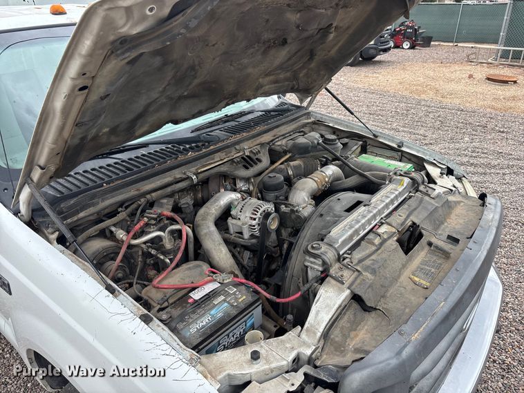 image for item EL2541 2004 Ford F450 Super Duty Crew Cab dump truck