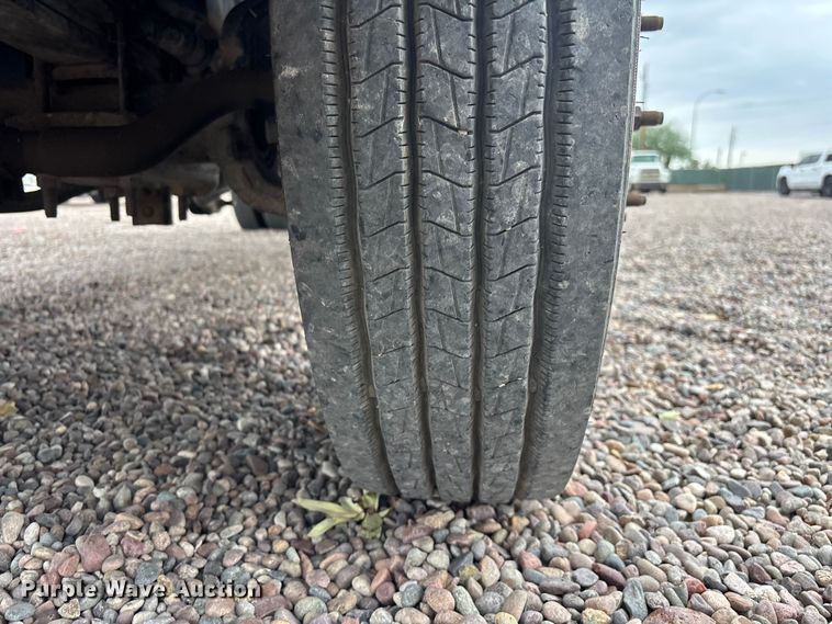 image for item EL2541 2004 Ford F450 Super Duty Crew Cab dump truck