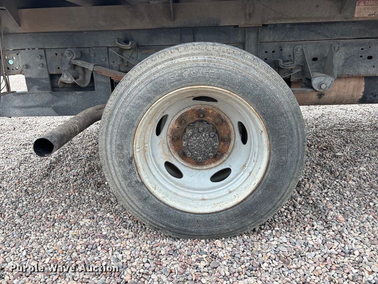 image for item EL2541 2004 Ford F450 Super Duty Crew Cab dump truck