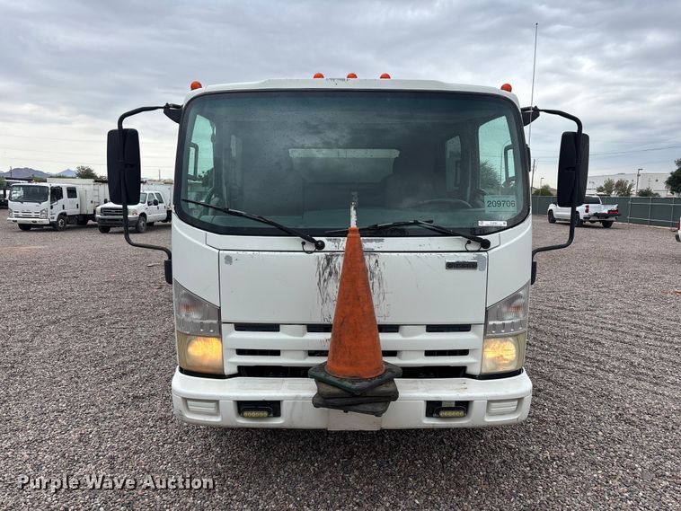 image for item EL2542 2011 Isuzu NRR Crew Cab dump truck