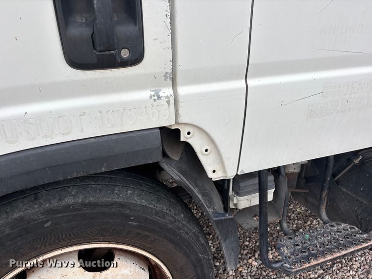 image for item EL2542 2011 Isuzu NRR Crew Cab dump truck