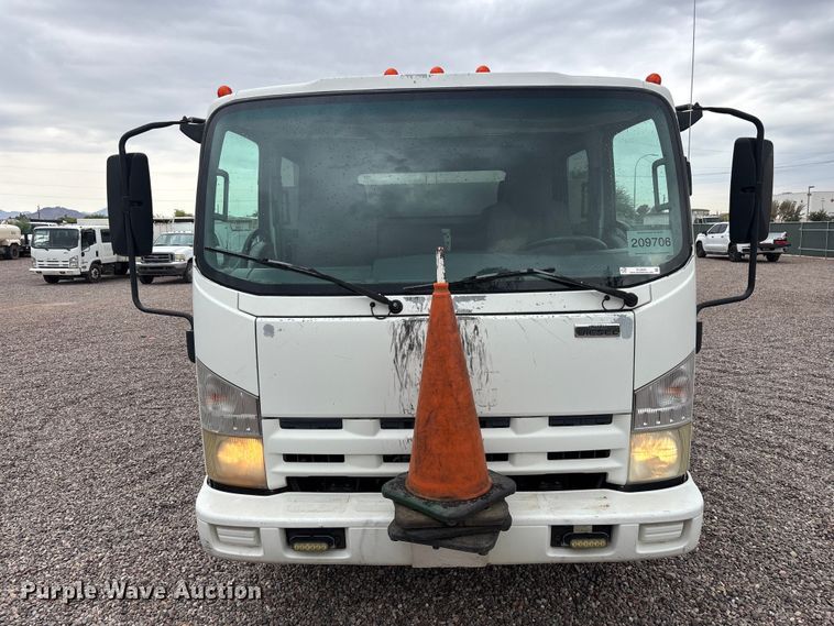 image for item EL2542 2011 Isuzu NRR Crew Cab dump truck
