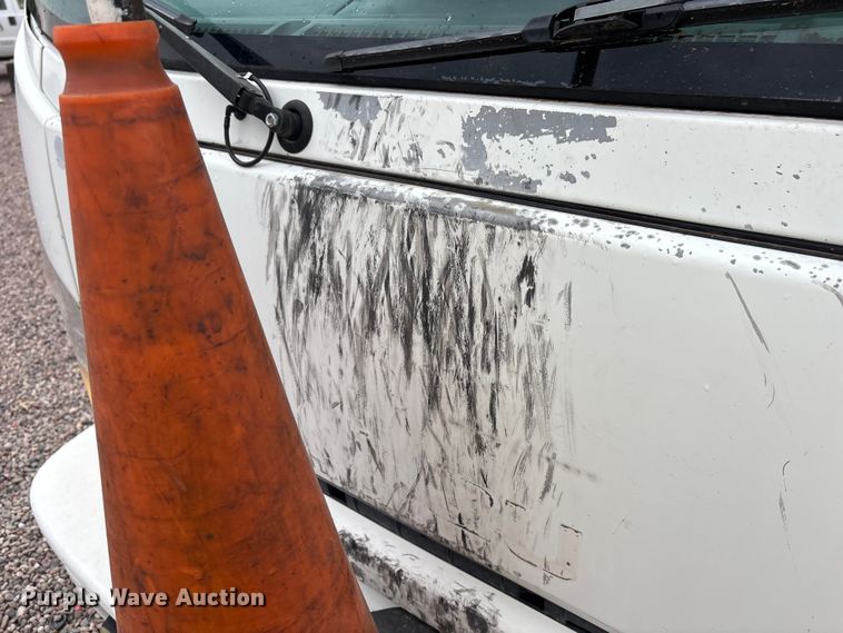 image for item EL2542 2011 Isuzu NRR Crew Cab dump truck